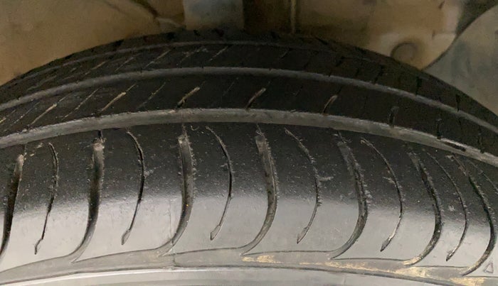 2017 Hyundai Creta SX PLUS 1.6 PETROL, Petrol, Manual, 33,272 km, Right Front Tyre Tread