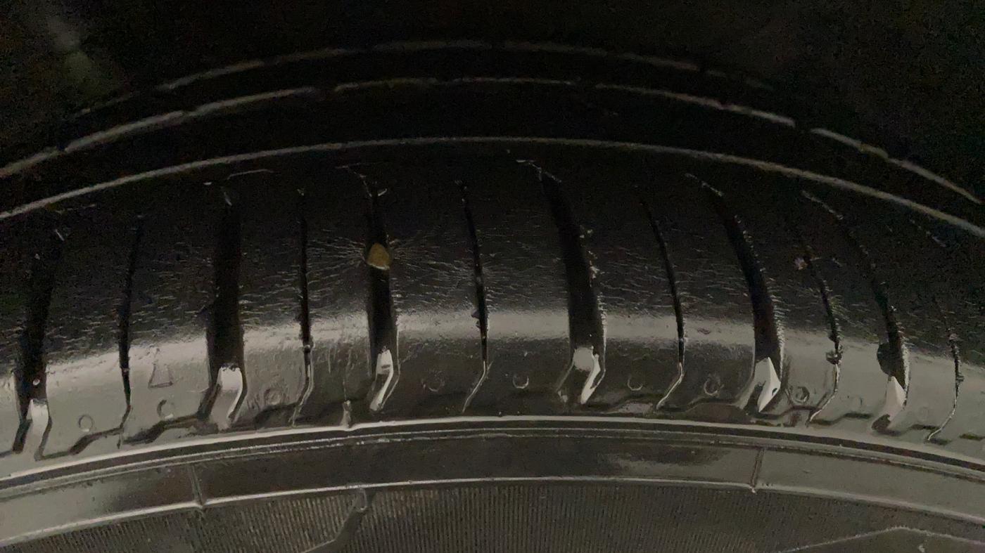 2015 Maruti Ertiga VXI, Petrol, Manual, 49,752 km, Left Front Tyre Tread