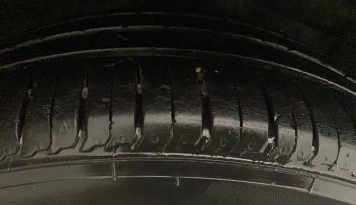 2015 Maruti Ertiga VXI, Petrol, Manual, 49,752 km, Right Rear Tyre Tread
