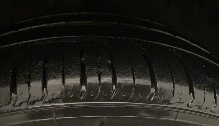 2015 Maruti Ertiga VXI, Petrol, Manual, 49,752 km, Right Front Tyre Tread
