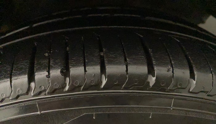 2015 Maruti Ertiga VXI, Petrol, Manual, 49,752 km, Left Rear Tyre Tread