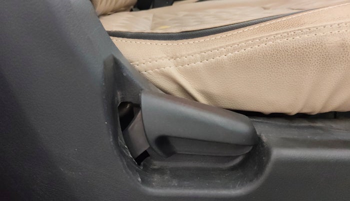 2016 Maruti Wagon R 1.0 LXI CNG, CNG, Manual, 56,549 km, Driver Side Adjustment Panel