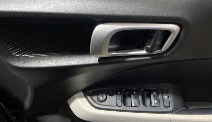 2023 Hyundai VENUE S(O) 1.2, Petrol, Manual, 17,272 km, Driver Side Door Panels Control