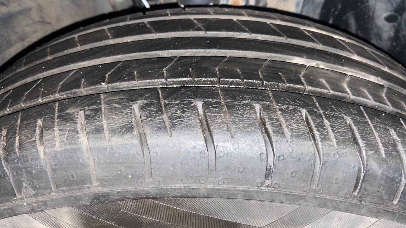 2023 Hyundai VENUE S(O) 1.2, Petrol, Manual, 17,272 km, Right Front Tyre Tread