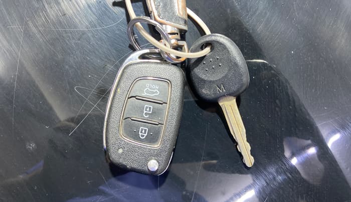 2023 Hyundai VENUE S(O) 1.2, Petrol, Manual, 17,272 km, Key Close Up
