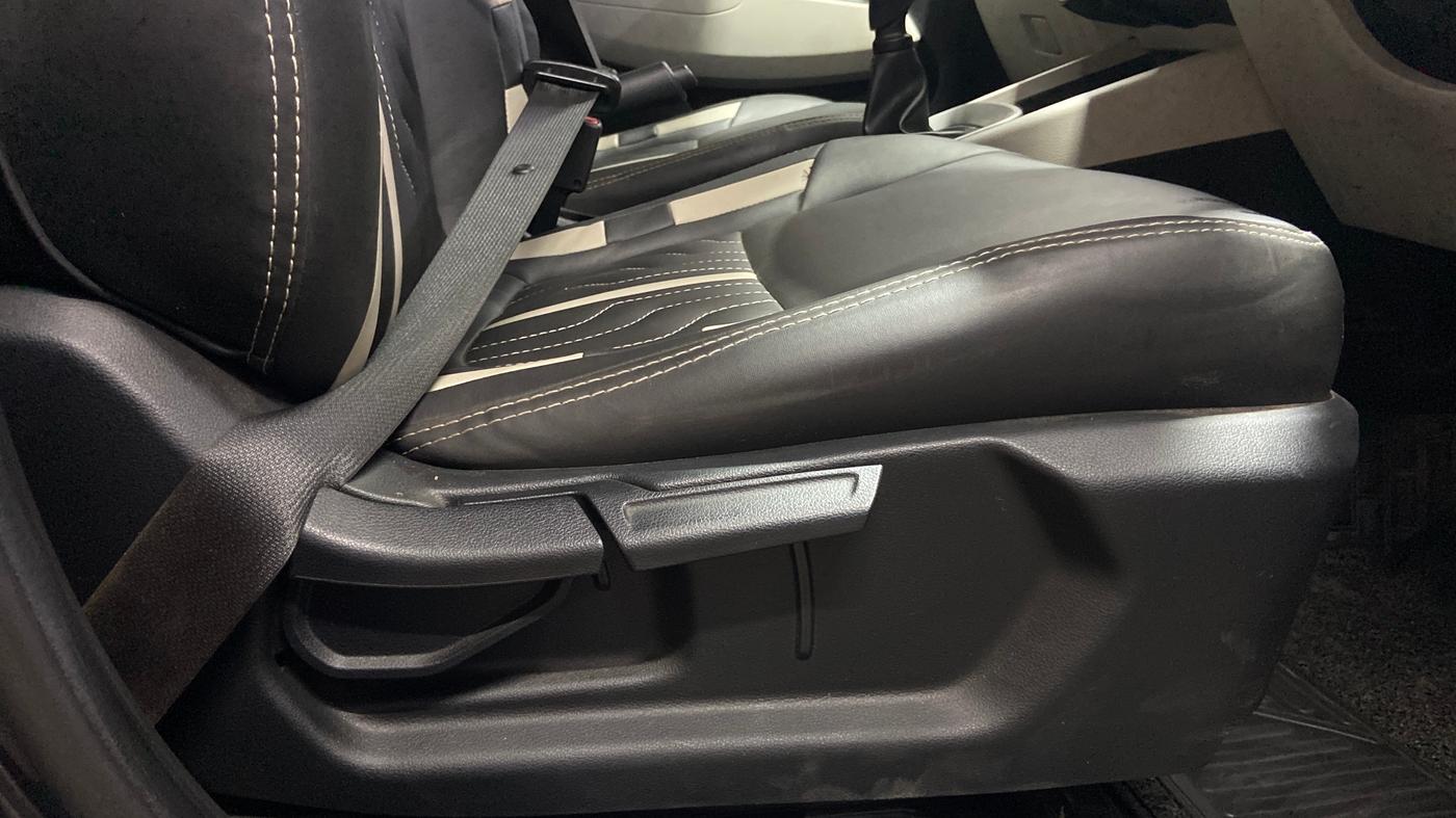 2023 Hyundai VENUE S(O) 1.2, Petrol, Manual, 17,272 km, Driver Side Adjustment Panel