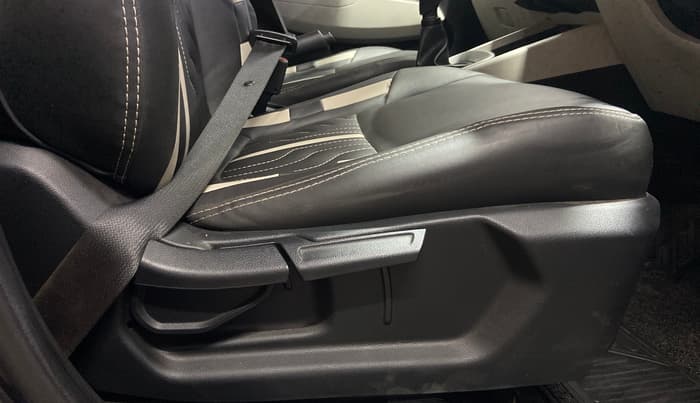 2023 Hyundai VENUE S(O) 1.2, Petrol, Manual, 17,272 km, Driver Side Adjustment Panel