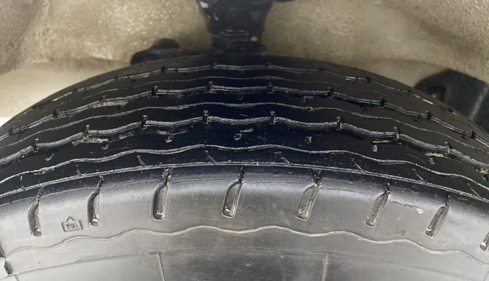 2019 Maruti Eeco 5 STR WITH A/C+HTR, Petrol, Manual, 30,173 km, Left Front Tyre Tread