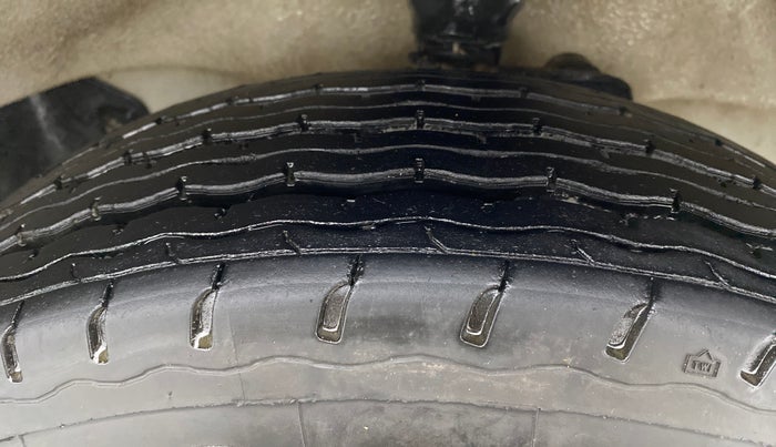 2019 Maruti Eeco 5 STR WITH A/C+HTR, Petrol, Manual, 30,173 km, Right Front Tyre Tread