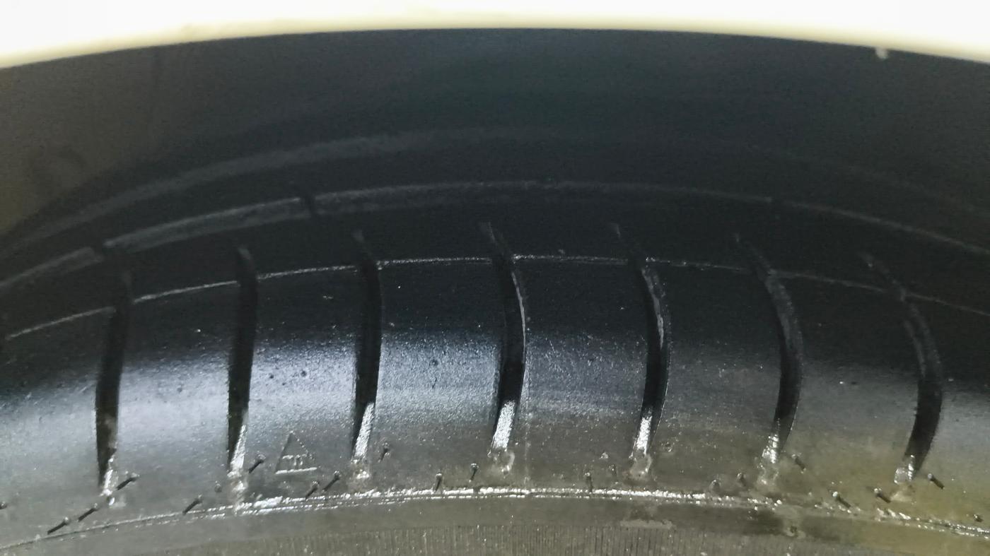 2015 Hyundai Grand i10 SPORTZ 1.2 KAPPA VTVT, Petrol, Manual, 27,417 km, Left Front Tyre Tread