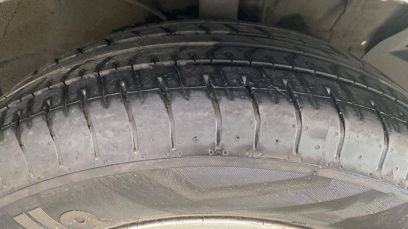 2015 Hyundai Creta SX PLUS 1.6 PETROL, Petrol, Manual, 42,069 km, Right Front Tyre Tread