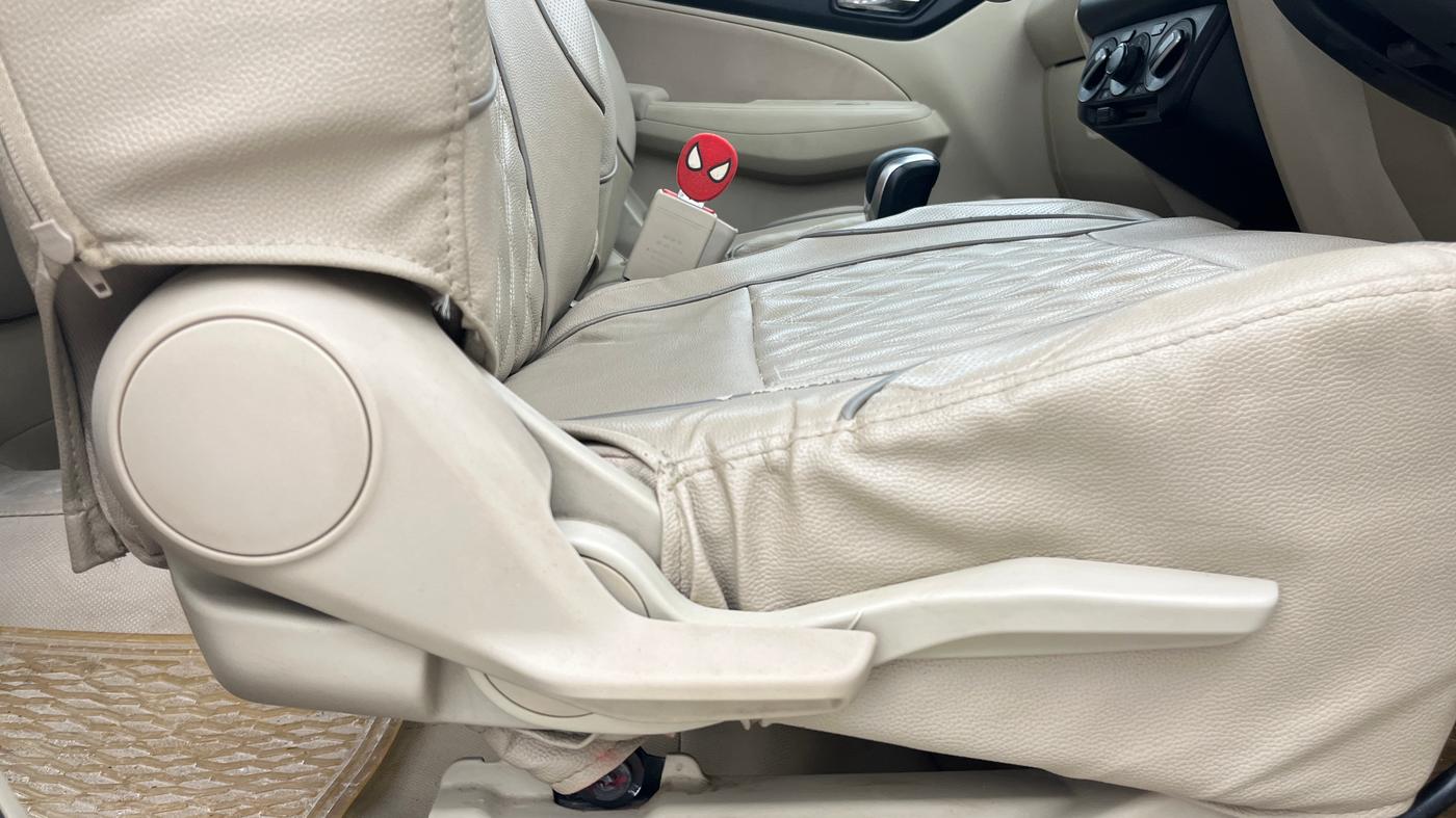 2018 Maruti Dzire VXI AMT, Petrol, Automatic, 1,04,449 km, Driver Side Adjustment Panel