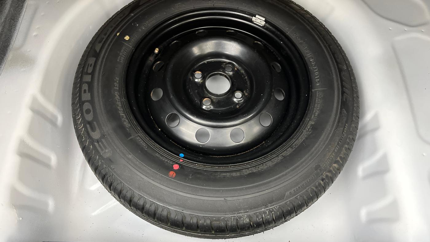 2018 Maruti Dzire VXI AMT, Petrol, Automatic, 1,04,449 km, Spare Tyre