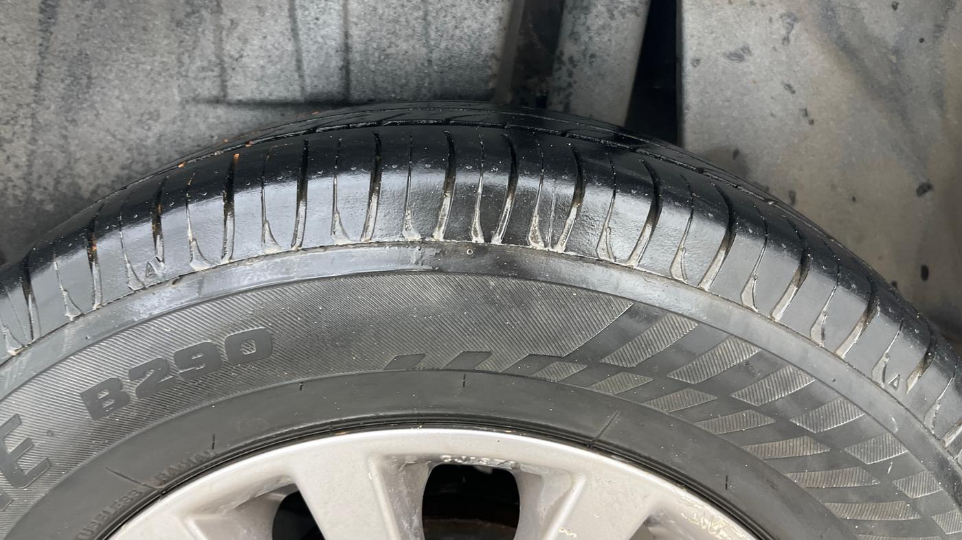 2018 Maruti Dzire VXI AMT, Petrol, Automatic, 1,04,449 km, Left Rear Tyre Tread