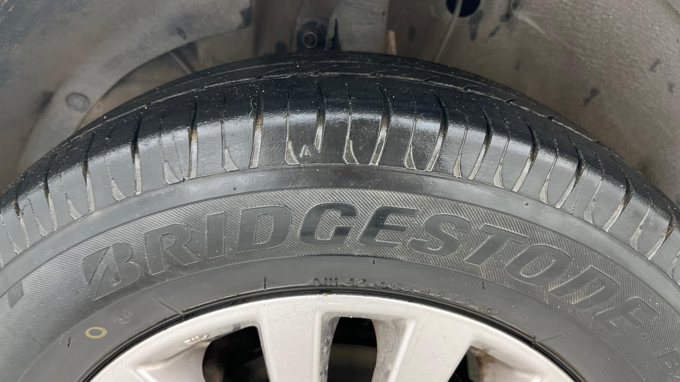 2018 Maruti Dzire VXI AMT, Petrol, Automatic, 1,04,449 km, Left Front Tyre Tread