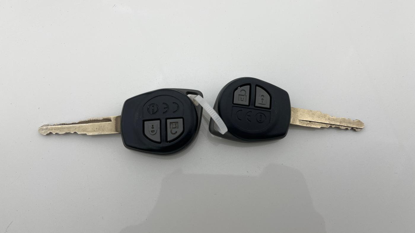 2018 Maruti Dzire VXI AMT, Petrol, Automatic, 1,04,449 km, Key Close Up