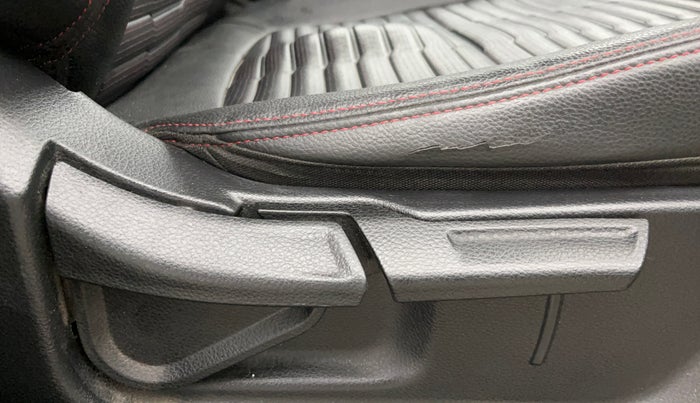 2020 KIA SONET GTX PLUS 1.0 IMT, Petrol, Manual, 75,856 km, Driver Side Adjustment Panel