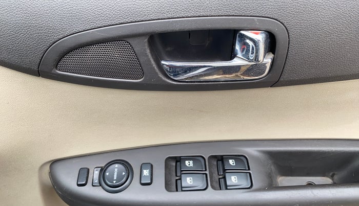 2013 Hyundai i20 MAGNA 1.2, Petrol, Manual, 95,152 km, Driver Side Door Panels Control