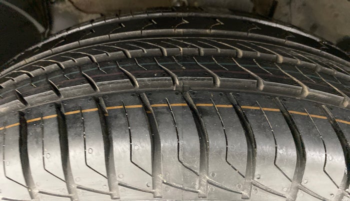 2017 Renault Duster RXZ AMT 110 PS, Diesel, Automatic, 65,810 km, Right Front Tyre Tread