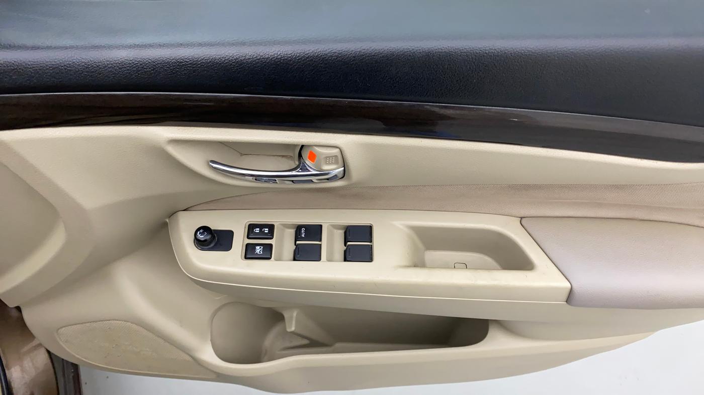 2017 Maruti Ciaz SIGMA 1.4 MT PETROL, Petrol, Manual, 58,452 km, Driver Side Door Panels Control