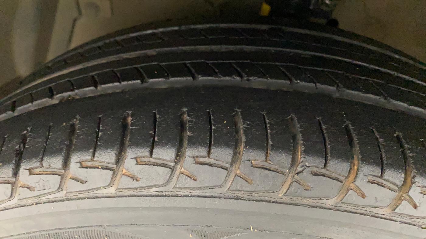 2017 Maruti Ciaz SIGMA 1.4 MT PETROL, Petrol, Manual, 58,452 km, Left Front Tyre Tread