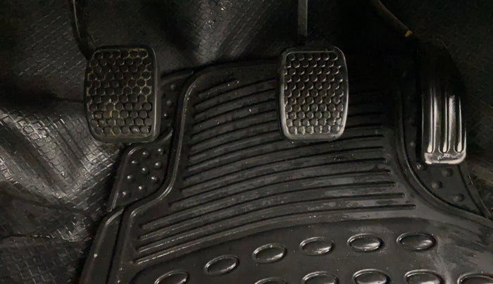 2014 Maruti Alto 800 LXI, Petrol, Manual, 43,217 km, Pedals