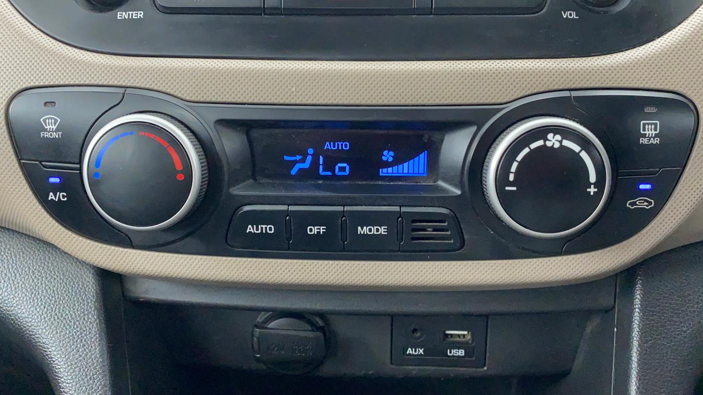 2017 Hyundai Grand i10 ASTA 1.2 (O) VTVT, Petrol, Manual, 49,649 km, Automatic Climate Control