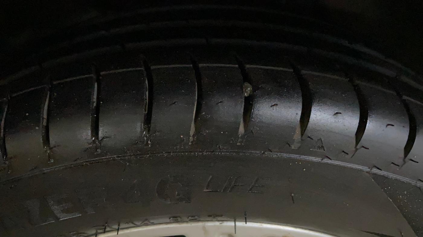 2017 Tata Tiago XZ PETROL, Petrol, Manual, 63,329 km, Right Front Tyre Tread