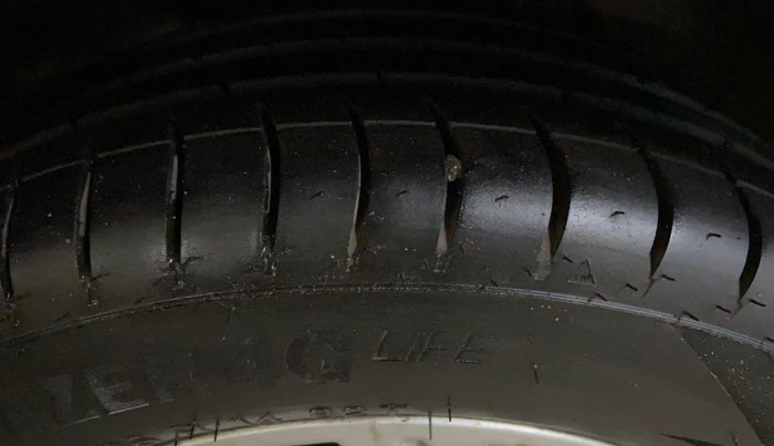 2017 Tata Tiago XZ PETROL, Petrol, Manual, 63,440 km, Right Front Tyre Tread