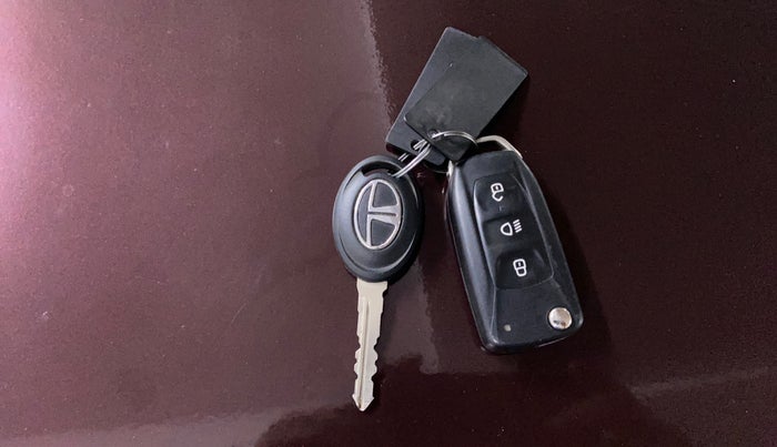 2017 Tata Tiago XZ PETROL, Petrol, Manual, 63,440 km, Key Close Up