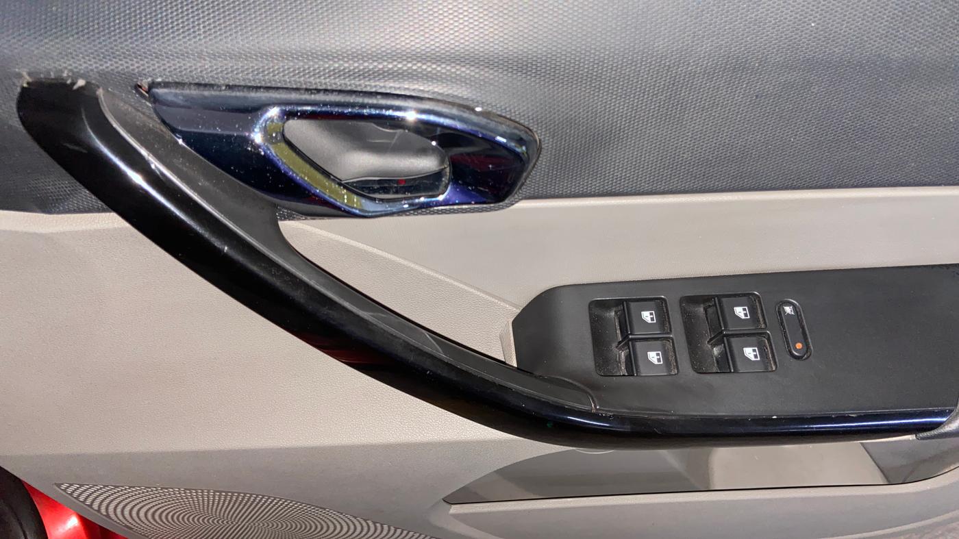 2017 Tata Tiago XZ PETROL, Petrol, Manual, 63,329 km, Driver Side Door Panels Control
