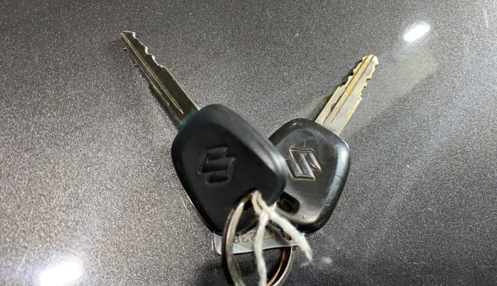 2018 Maruti Alto K10 VXI, Petrol, Manual, 28,013 km, Key Close Up