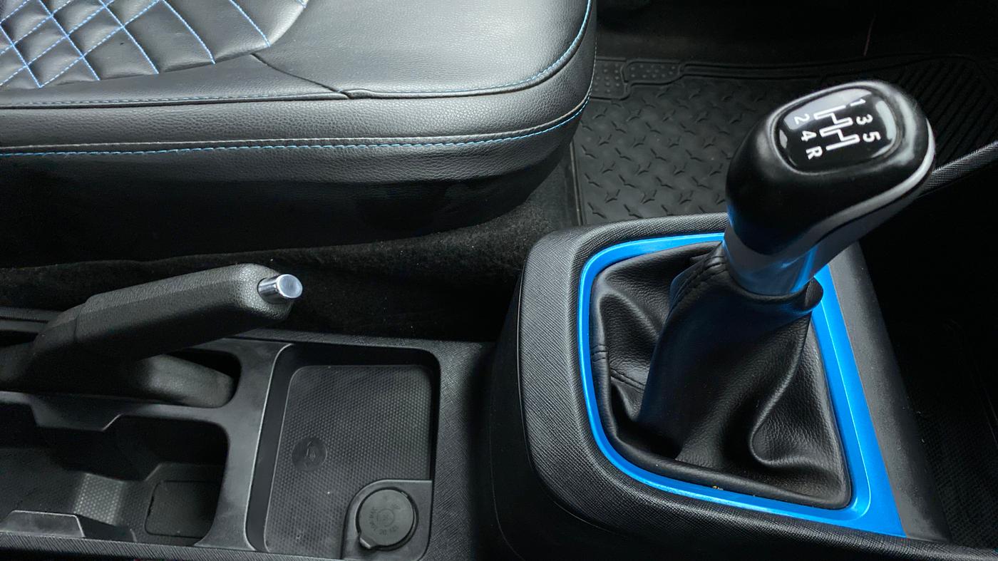 2021 Tata PUNCH CREATIVE  MT, Petrol, Manual, 19,238 km, Gear Lever