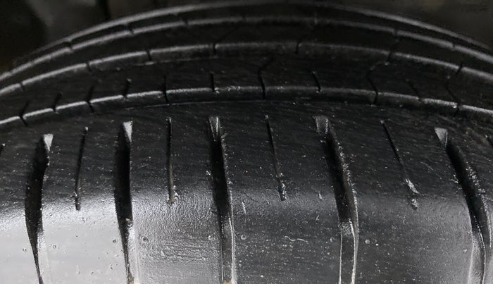 2021 Tata PUNCH CREATIVE  MT, Petrol, Manual, 19,238 km, Right Front Tyre Tread