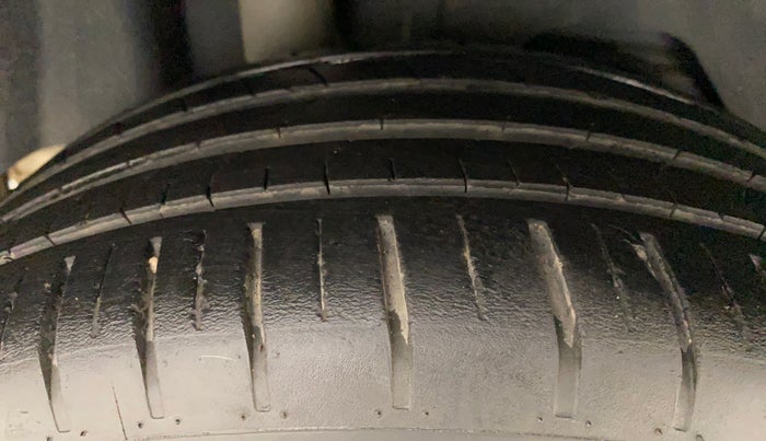 2020 Ford Figo Aspire TITANIUM PLUS 1.2 PETROL, Petrol, Manual, 32,053 km, Right Rear Tyre Tread