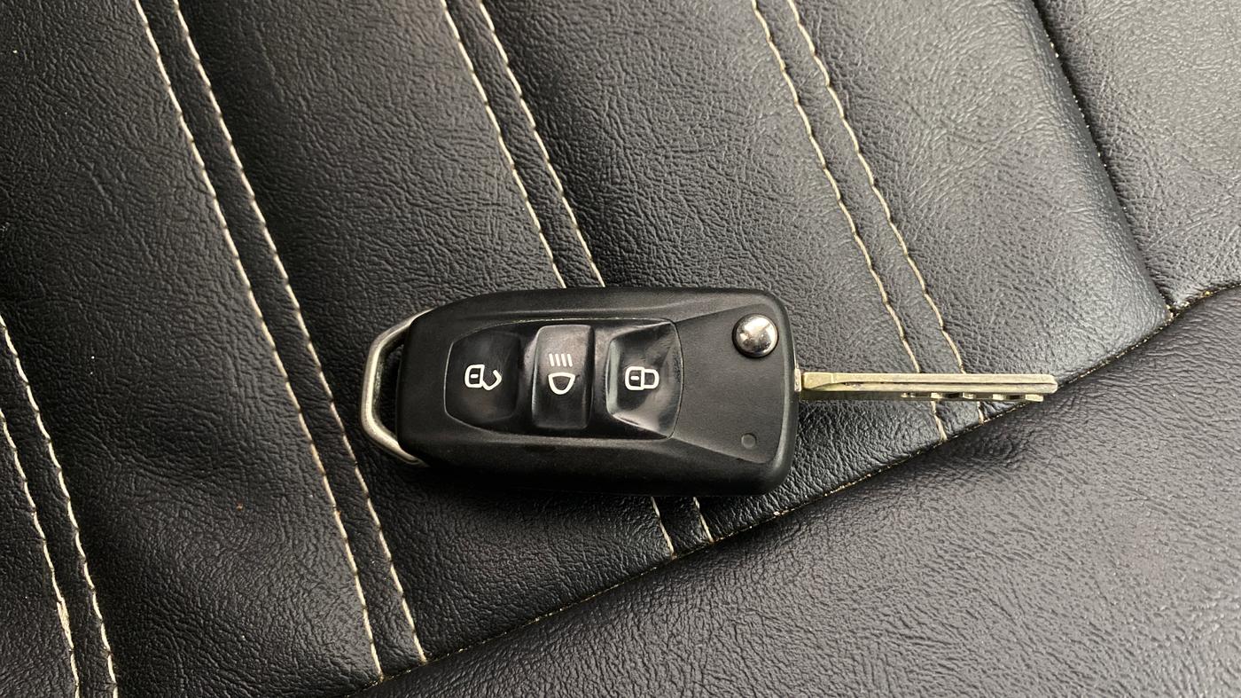 2022 Tata Tiago XT CNG, CNG, Manual, 54,355 km, Key Close Up