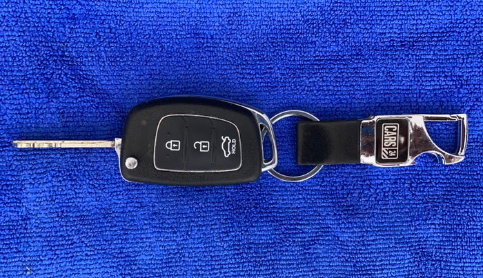 2014 Hyundai Xcent S (O) 1.2, Petrol, Manual, 80,250 km, Key Close Up