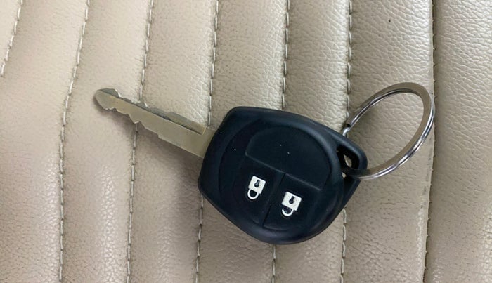2023 Maruti Ertiga   VXI (O) CNG, CNG, Manual, 44,431 km, Key Close Up