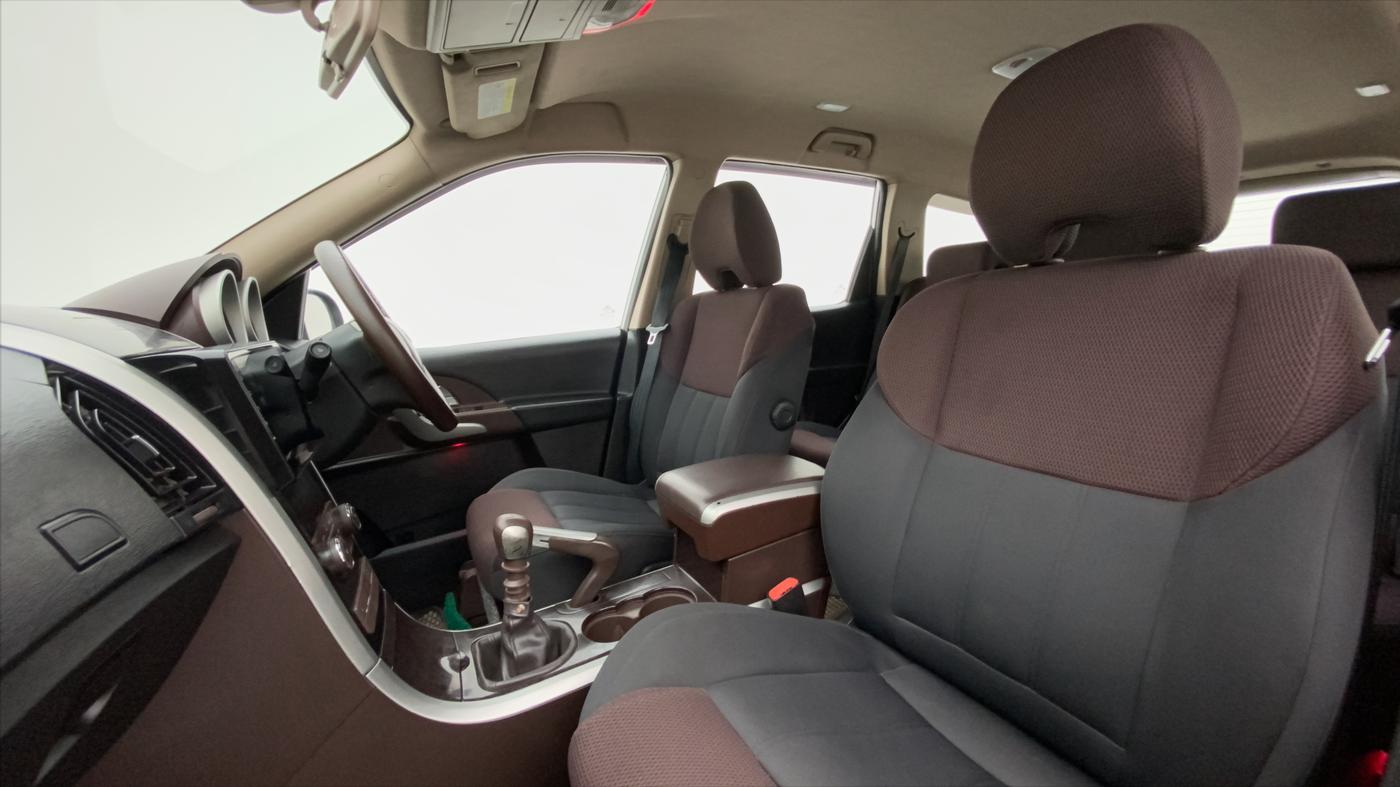 2013 Mahindra XUV500 W6 4X2, Diesel, Manual, 61,648 km, Right Side Front Door Cabin