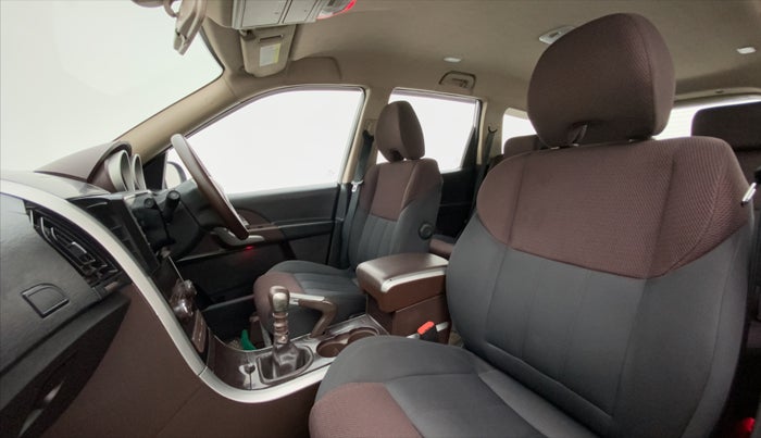 2013 Mahindra XUV500 W6 4X2, Diesel, Manual, 61,648 km, Right Side Front Door Cabin