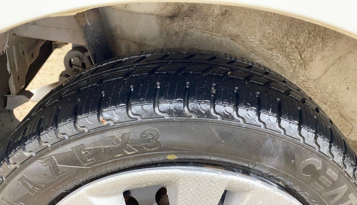 2014 Maruti Wagon R 1.0 VXI, CNG, Manual, 61,557 km, Right Rear Tyre Tread