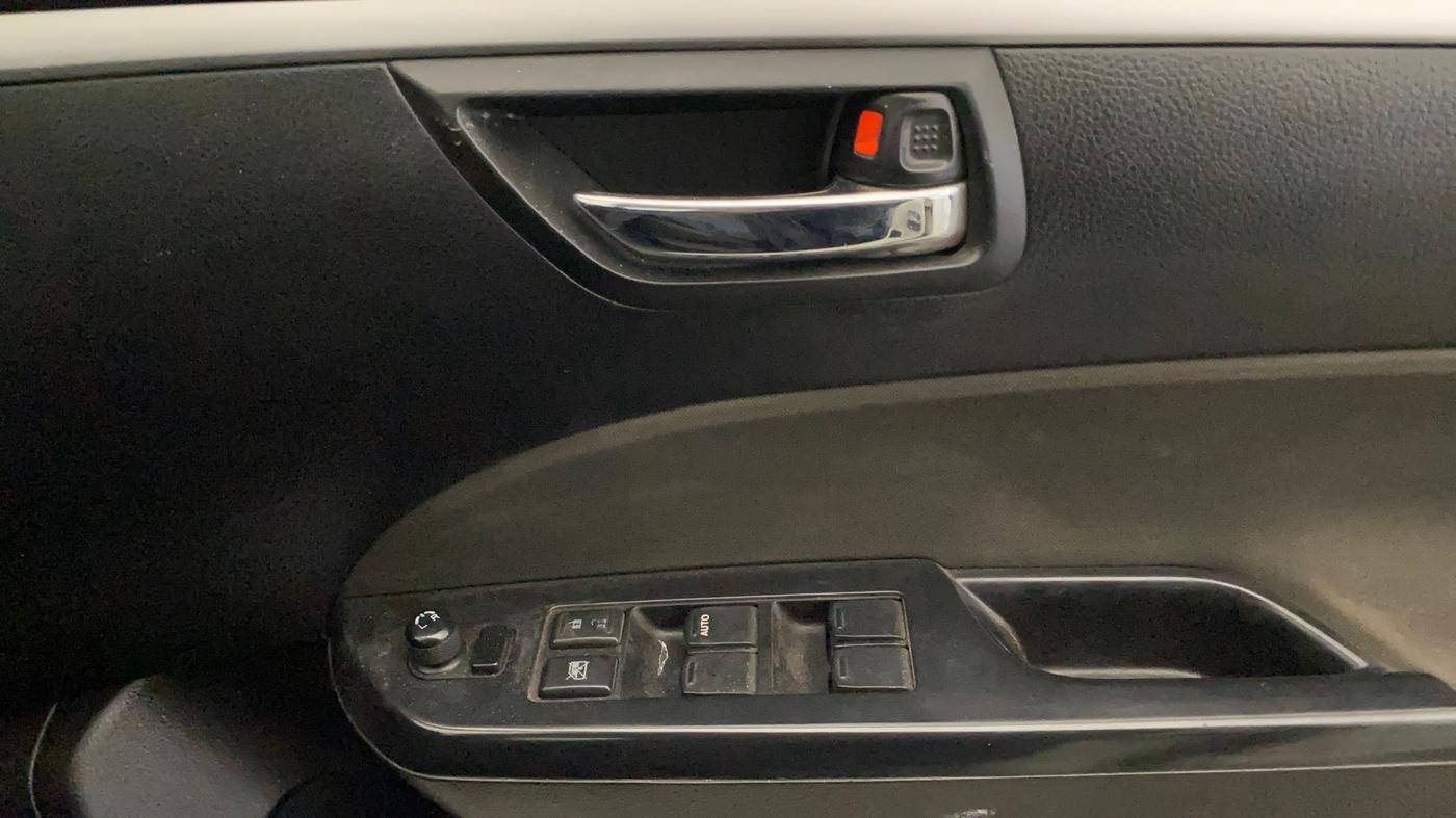 2016 Maruti Swift VXI, Petrol, Manual, 45,991 km, Driver Side Door Panels Control