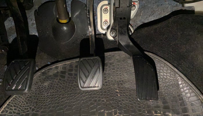 2016 Maruti Swift VXI, Petrol, Manual, 45,991 km, Pedals