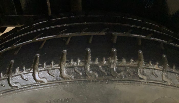 2016 Maruti Swift VXI, Petrol, Manual, 45,991 km, Right Rear Tyre Tread