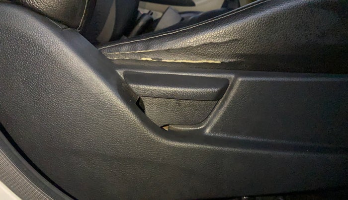 2015 Hyundai Eon MAGNA +, Petrol, Manual, 21,667 km, Driver Side Adjustment Panel