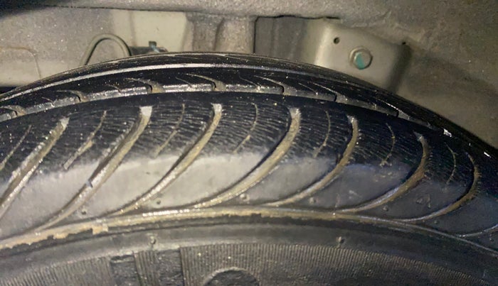 2015 Hyundai Eon MAGNA +, Petrol, Manual, 21,667 km, Right Rear Tyre Tread