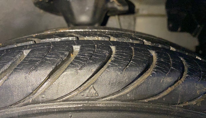 2015 Hyundai Eon MAGNA +, Petrol, Manual, 21,667 km, Right Front Tyre Tread