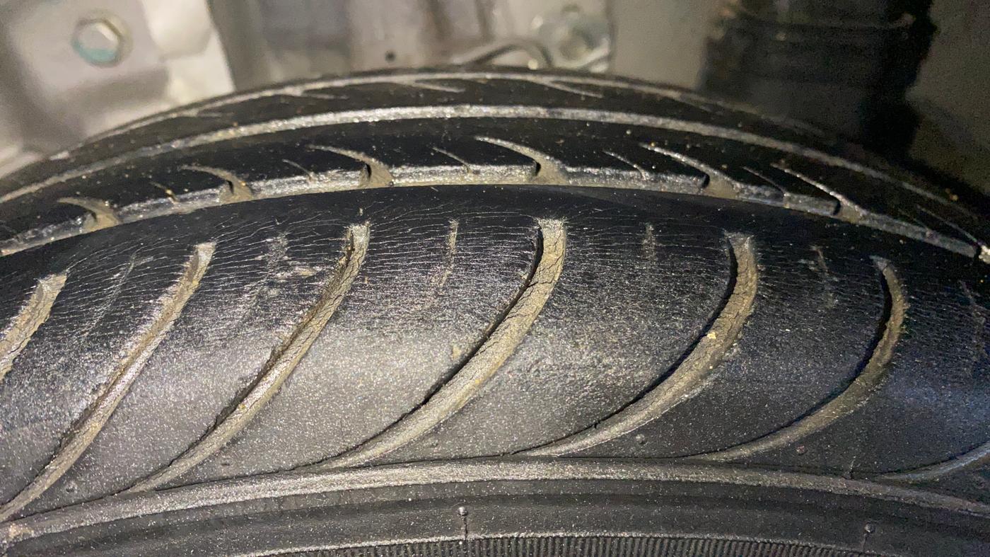 2015 Hyundai Eon MAGNA +, Petrol, Manual, 21,667 km, Left Rear Tyre Tread