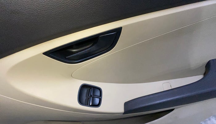 2015 Hyundai Eon MAGNA +, Petrol, Manual, 21,667 km, Driver Side Door Panels Control