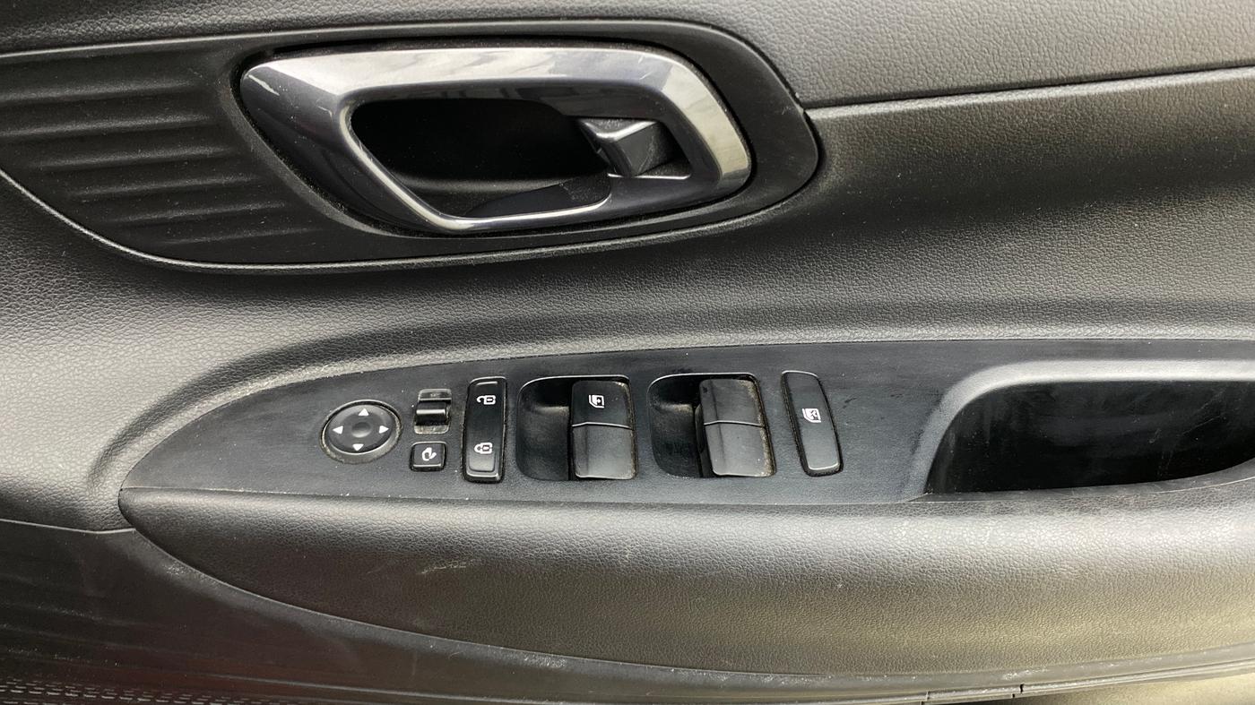 2021 Hyundai NEW I20 SPORTZ 1.2 AT, Petrol, Automatic, 37,409 km, Driver Side Door Panels Control